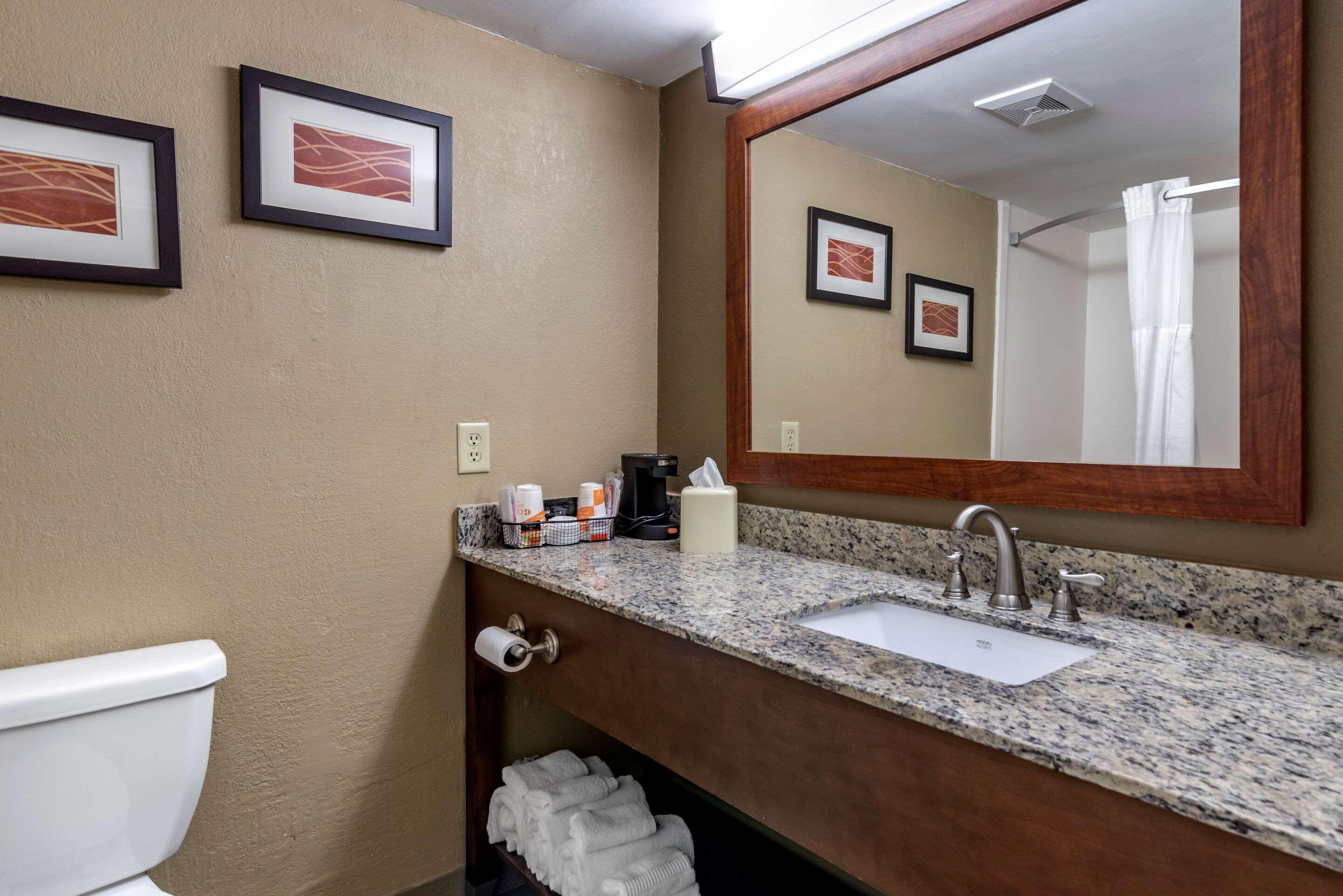 Comfort Inn & Suites Leeds I-20 Exterior foto